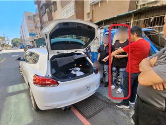 欠稅遭扣牌「網購同號假車牌」  車主遭攔又搜出毒品栽了