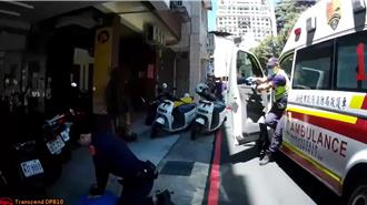 老翁昏倒無呼吸心跳 中和警神救援CPR搶命