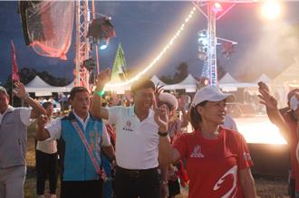 台東馬卡巴嗨藝術節連兩天登場 市長嗨跳16蹲直呼：腿好痠