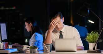 不滿同事薪水高 菜鳥用1招糗了 加薪、年終全飛了