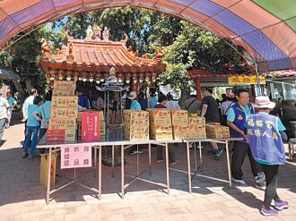 吃泡麵信眾轉戰 芬園福榕宮爆棚