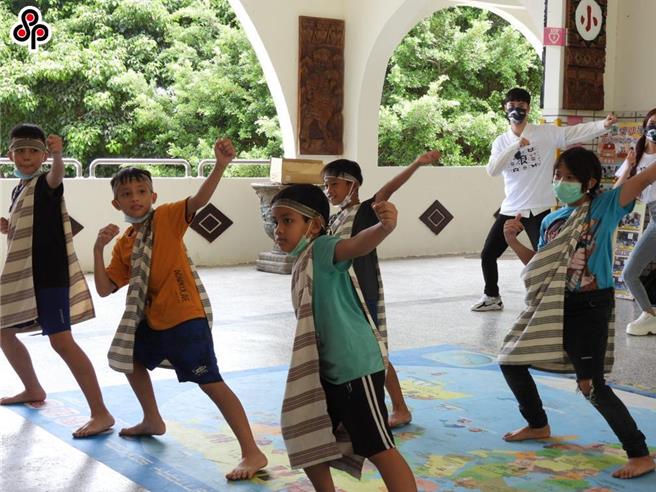 教育部国教署规画「沉浸式族语课程实施计画」，鼓励原住民学生数多的学校，于课堂中营造族语学习环境。（教育部提供／林志成台北传真）