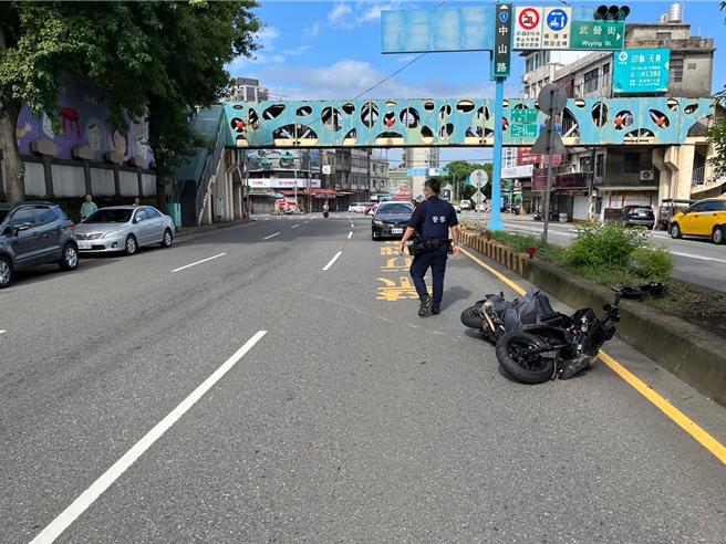 桃警分析主要肇因，除了车不让人外，行人违规穿越道路也是肇事原因之一，肇事因素都列为重点取缔项目。(交大提供／蔡依珍桃园传真)