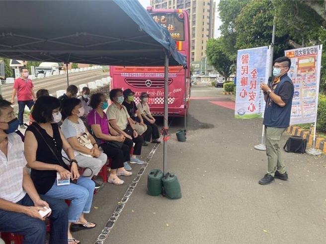 桃警也持续分龄分眾宣导，今年来配合相关路权机关办理370场宣导场次，约2.5万人参与，透过图像、影片及网路社群等多媒体宣导，达到加乘效果。(交大提供／蔡依珍桃园传真)