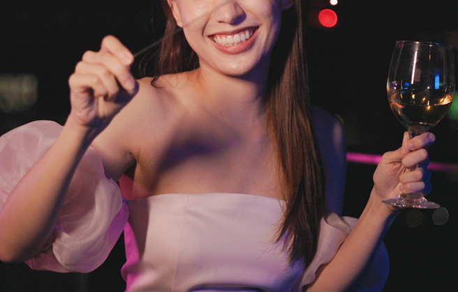 准新娘揪6名男子开极乐单身趴，被未婚夫当场抓包，不仅婚事告吹也面临赔偿。(图:shutterstock/达志)