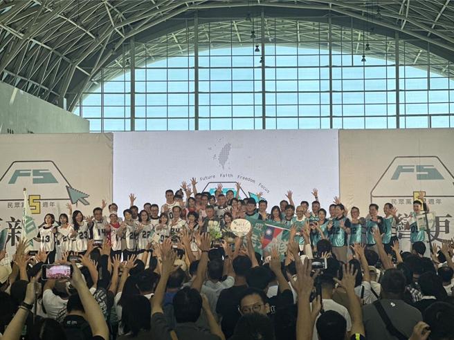 白营支持度近日引发讨论。图为民眾党成立5周年，3日首度移师高雄举办党庆。（示意图／资料照／杨舒婷摄）