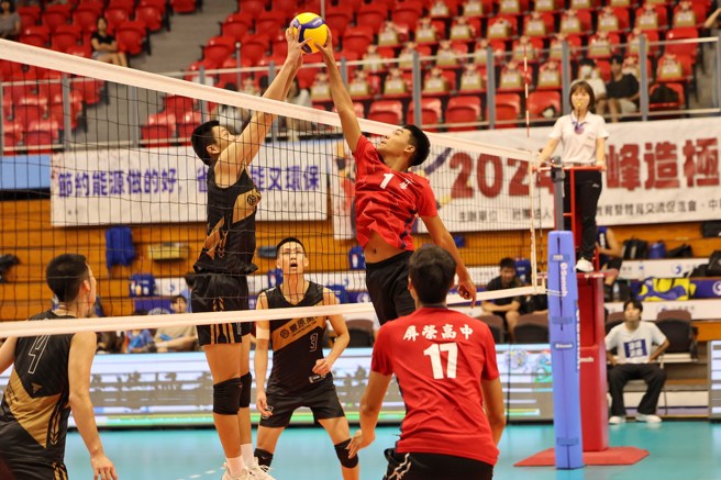 屏荣高中男排这次北上打登峰造极，期盼吸取更多比赛经验。(中华文化教育暨体育交流促进会提供)