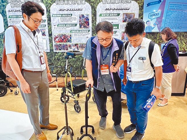 台北世贸一馆2日起举办首届「高龄健康产业博览会」，新北市政府在「高龄生活科技体验馆」B402展区规画「新北市形象」主题馆。（新北市社会局提供／柯毓庭新北传真）