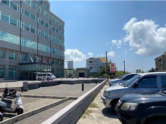 「小鬼」猖狂！海堤討債不成反遭傷 還在急診室前開車追撞