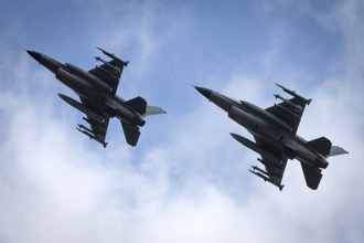 海纳百川》美国F-16援助乌克兰的战略考量（鲁云湘）