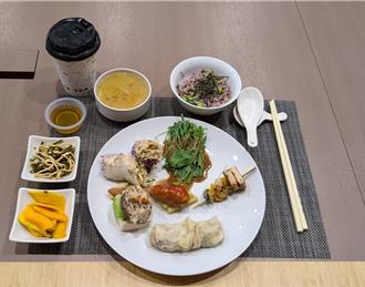 義大營養系研發素食 向佛光山法師取經