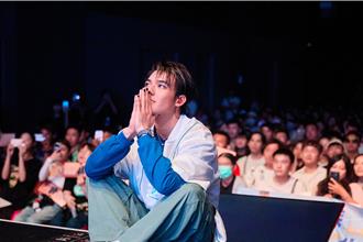 陳昊森28歲生日揭內心話「不是完美的人」　緋聞女友現身力挺