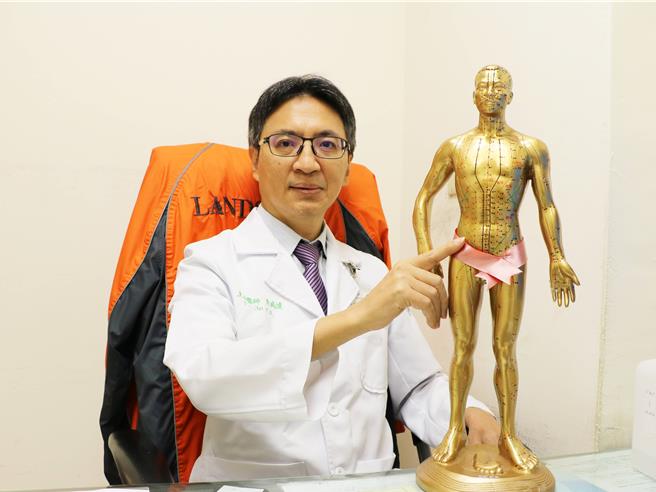 联新国际医院中医科主治医师陈威达提醒，备孕中妇女应忌冷饮食，保持11点入睡习惯。此外，「生殖周期4阶段治疗」重塑子宫内膜健康，让晚婚不孕症找回希望。（联新国际医院提供／吕筱蝉桃园传真）