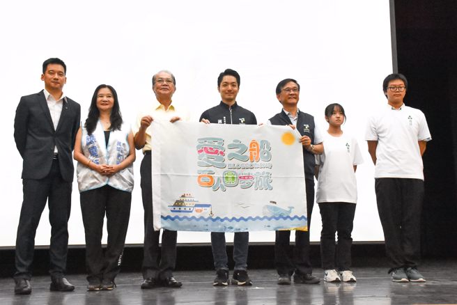 蔣萬安市長特別勉勵同學透過旅行親身經歷瞭解新的文化，開闊寬廣的視野。(照片/臺北市政府教育局提供)