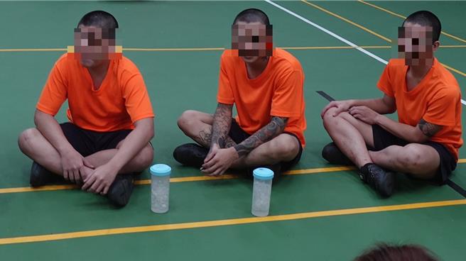 更生少年关怀协会举办「更生关怀营」，让民眾能以志工的身分接触更生少年，并了解所谓凶神恶煞，不过是外界异样眼光投射，协会主任陈彦君表示，营队迈入第10年，除了让更生少年重新认识自我，也期盼民眾加入志工，亲眼看看这群孩子单纯的一面。（贺培晏摄）