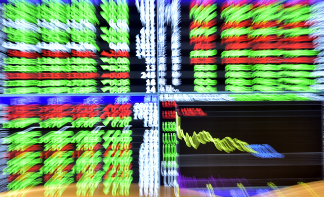 台股5日再遭血洗1807.21点、以1万9830.88点作收，大盘写下多项惨烈纪录，引发股民恐慌。（示意图／Shutterstock／达志）