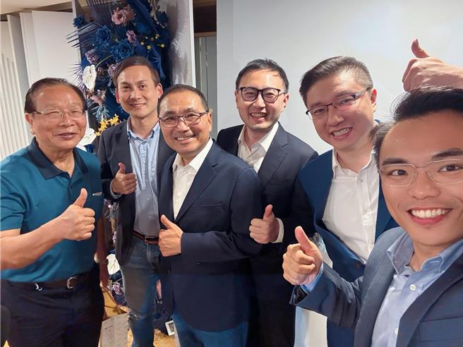 2024年08月05日 新北市／新北市長侯友宜（左三）8月5日晚間邀請新北市12名選區立委與1名不分區立委舉行市政交流會，侯與國民黨立委林德福（左起）、葉元之、廖先翔、張智倫與洪孟楷合影。（取自立委洪孟楷臉書／張鎧乙新北傳真）