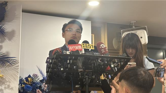 洪孟楷提到，市长一直以来都与各地方立委有非常好的互动，刚刚一个多小时的餐叙，有聊到轨道建设、地方治理、区域发展、人口成长，甚至2025年世壮运规画，其实事前大家都没有排演，却能自然而然、不分党派的说出共同心愿，就是希望新北发展更加完善。(贺培晏摄)