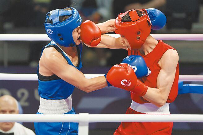 2024巴黎奥运4日举行拳击女子57公斤级八强赛事，中华队林郁婷（右）顺利晋级四强。（中时奥运採访团）（相关新闻刊B3）（更多精彩内容 请看翻爆）