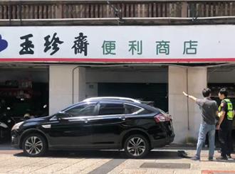 鹿港惊魂！百年老店玉珍斋石块剥落 休旅车后车窗遭砸