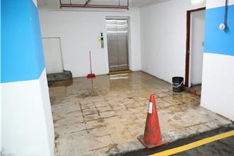 基隆博愛停車場漏水管線外露 市府承諾盡快改善