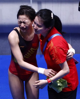 巴黎奧運》全紅嬋10米奪金衛冕哭了！「水花消失術」擊敗陳芋汐