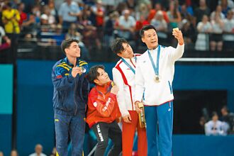 唐嘉鸿单杠摘铜 中华队第4面奖牌入袋