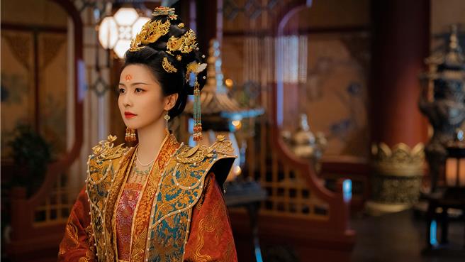 白鹿《寧安如夢》飾演的「姜雪寧」，原先是個為達目的不擇手段的心機皇后。（中天娛樂台提供）