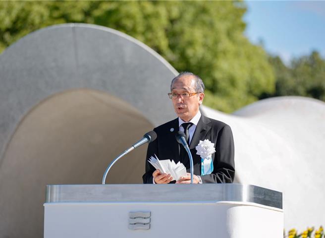 广岛市长松井一实于6日宣读和平宣言。取自广岛市政府官网