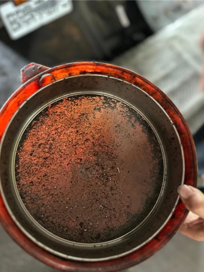 強酸廢水亂倒台中烏日溝渠，2不良業者遭判1年8月、1年6月。（台中地檢署提供／李易昌台中傳真）