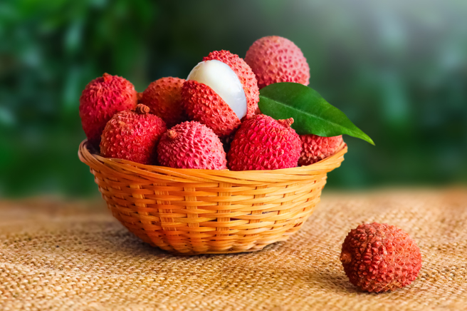 荔枝屬於高GI的食物，過量食用易造成血糖劇烈波動。（示意圖，Shutterstock／達志）