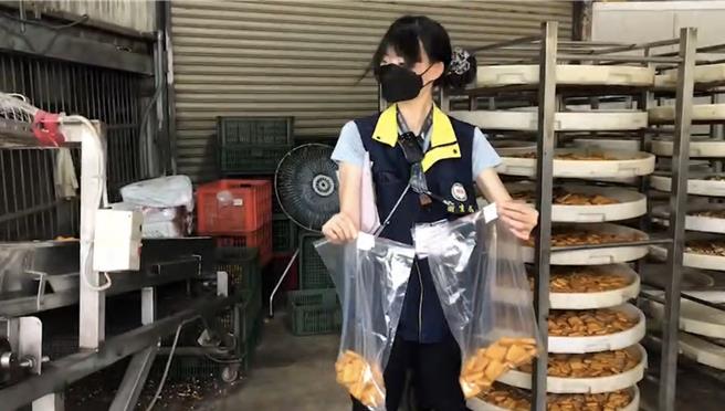桃园市大溪区的品阜食品行，店家贩售豆干遭桃园市卫生局检出「过氧化氢」不符规定，已依法处办。（桃园市卫生局提供）
