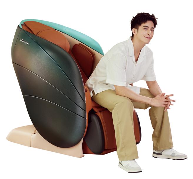 SOGO復兴馆OSIM uDream Pro 5感养身椅，特价22万8000元。（SOGO提供）