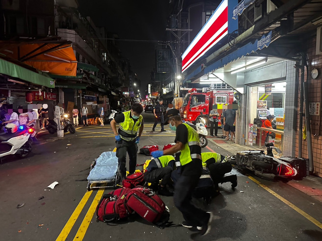 新北市三重區於今（6）日晚間發生一起交通事故。（圖警方提供／簡銘柱翻攝）