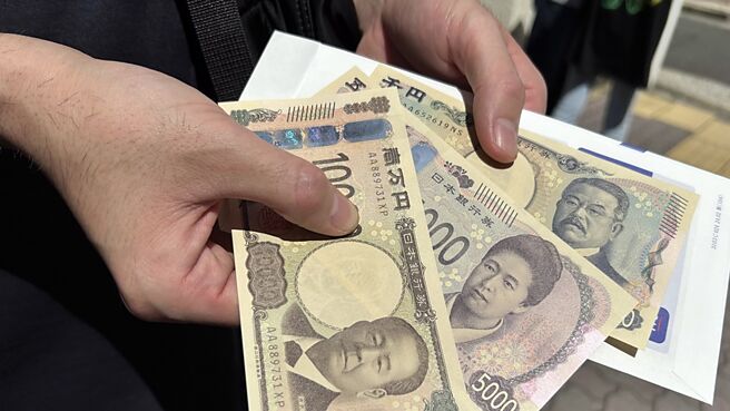 日圓兌美元5日在亞洲盤中急漲逾3％、升破142關卡到141.68兌1美元。圖／美聯社