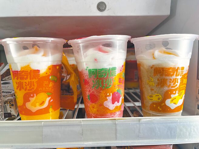 OKmart引进多款甜蜜的「阿奇侬冰沙」替情侣们解暑，59元。（OKmart提供）
