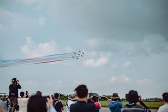 國防知性之旅！空軍嘉義基地高超飛行戰技 展現堅實空防能量