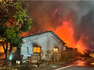 花莲百年老屋暗夜大火 都烧光了！91岁女屋主惊险逃出
