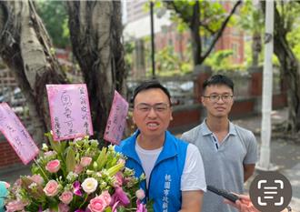 朱主席呢？ 新黨送花籃挺翁曉玲「中國人的驕傲」：清流