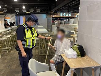 美食街吃飯弄丟「第三隻腳」  寸步難行暖警方助尋獲