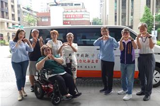善心传递！新北市民捐復康巴士 纪念已故丈夫