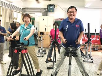 樸仔媽慈善會拍得運動器材 捐贈嘉義3社區促進長輩健康