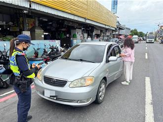 強力整頓華僑市場交通 東港警開出456張罰單