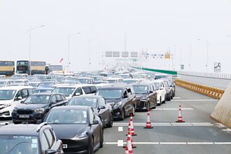 經港珠澳大橋進出口 半年破千億