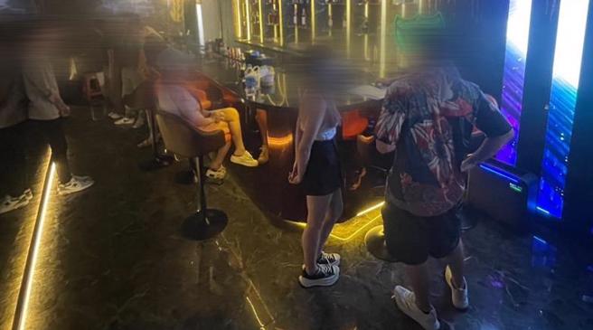 大安分局破獲藏身在招待所內的德州撲克地下賭場。(翻攝照片／林郁平台北傳真）