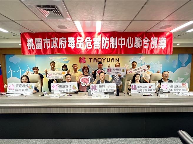 卫福部次长吕建德率领中央部会对桃园市毒品危害防制中心进行视导。（桃园疗养院提供）