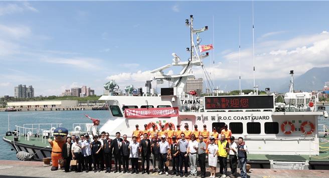 300吨级巡防艇PP-10095艇，今天在花莲港顺天宫举行成军祈福典礼，地方各界观礼。（海巡署提供／王志伟花莲传真）