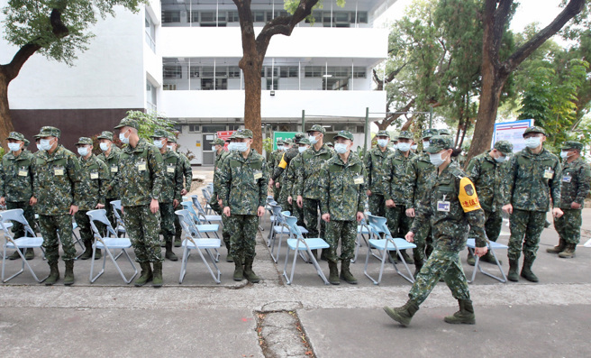 画面为首梯1年制义务役男抵达成功岭营区报到。（图仅示意 / 报系资料照）