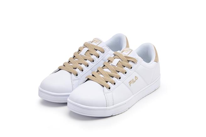 FILA「中性款灯芯绒厚底小白鞋」，厚奶茶色官网价2280元。（FILA提供／朱世凯台北传真）