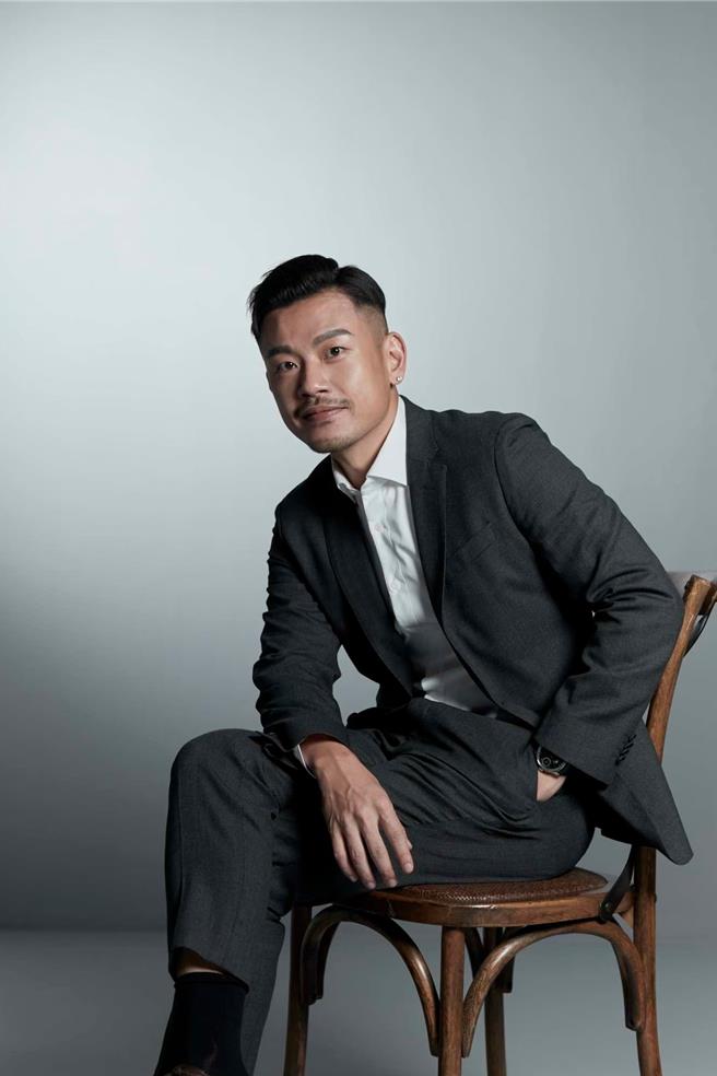 77老大成立经纪公司，准备培训啦啦队女孩。（LABELLE拉蓓提供）